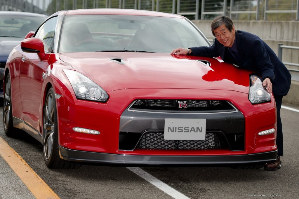 2013-Nissan-GT-R