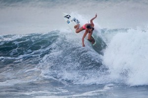 Tia-Blanco-surfing-3