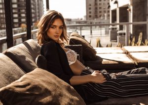 Rachel Cook sexy - Urbasm